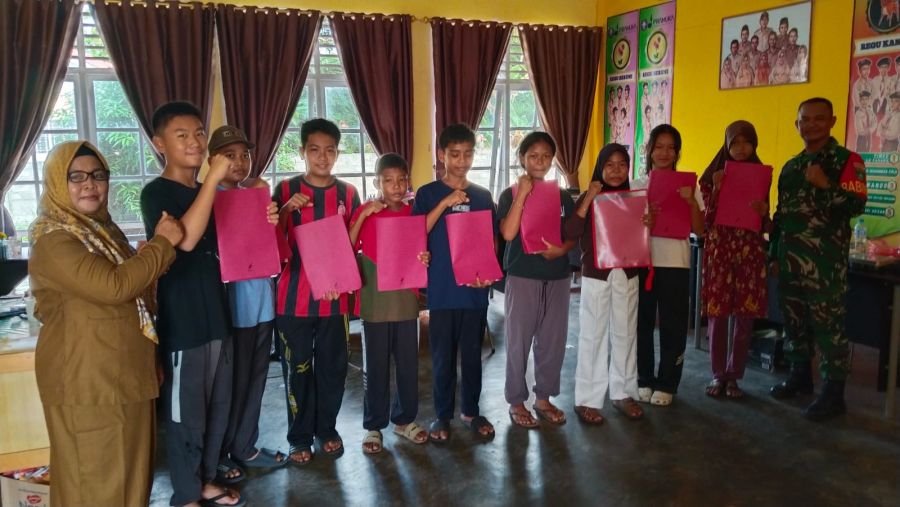 Babinsa Durai Motivasi Siswa Lulus TKA di SDN 3 Durai