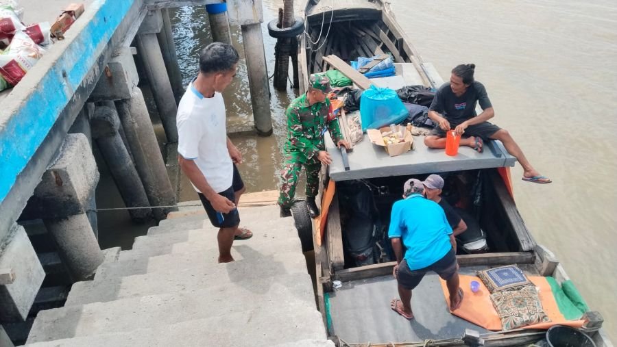 Babinsa Durai Pastikan Nelayan Siap Melaut, Keselamatan Jadi Prioritas