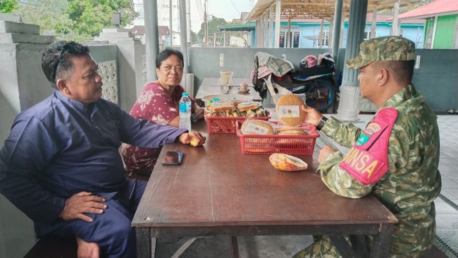 Babinsa Durai Tegaskan Pedagang Jaga Mutu Demi Kepercayaan Warga