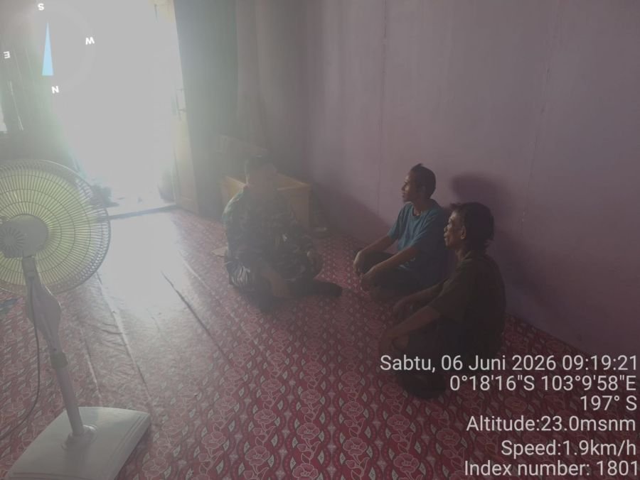 Babinsa Enok Koramil 02/TM, Gelar Pengawasan Komduk, Ajak Warga Jaga Kerukunan Bertetangga