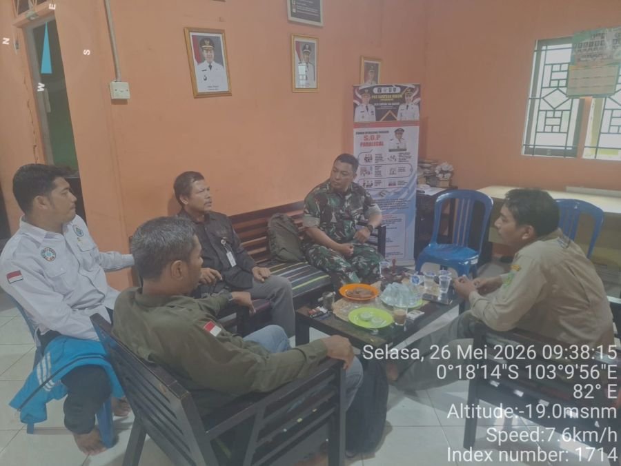 Babinsa Enok Koramil 02/TM Tekankan Pentingnya Tertib Administrasi Desa Saat Pengawasan SDM Komduk