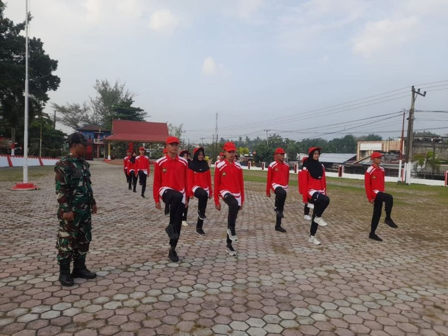 Babinsa Gembleng Capaska Sambut HUT RI Ke-81 di Pangkalan Kuras