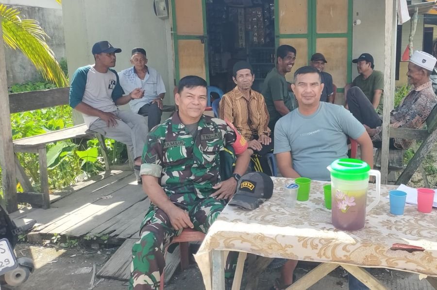 Babinsa Gemilang Jaya Pererat Silaturahmi Melalui Komsos Bersama Warga