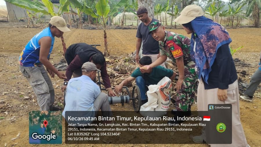 Babinsa Gunung Lengkuas dampingi BPP melaksanakan Penanaman Padi Gogo.