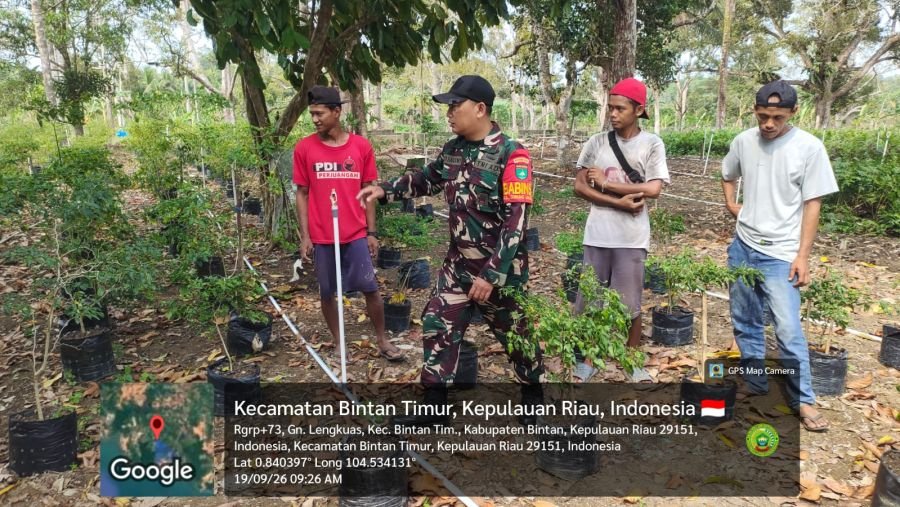 Babinsa Gunung Lengkuas Jalin Silaturahmi Bersama Kelompok Petani Kebun