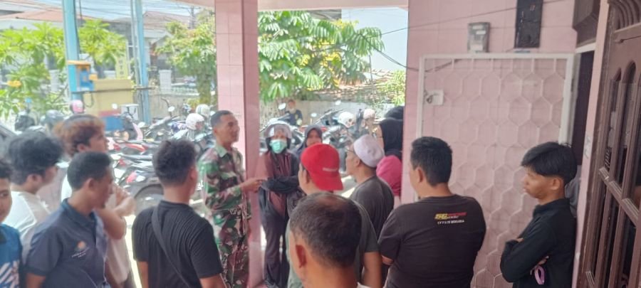 Babinsa Hadir dan Mendengar, Kedekatan TNI-Warga Terjalin di Jalan Katio