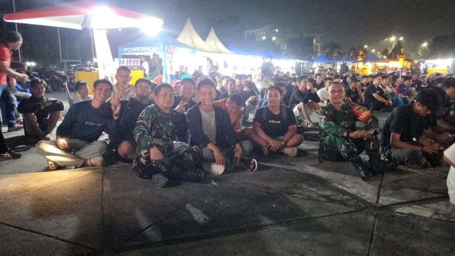 Babinsa Hadir di Tengah Euforia Piala Dunia, Perkuat Kebersamaan Bersama Masyarakat
