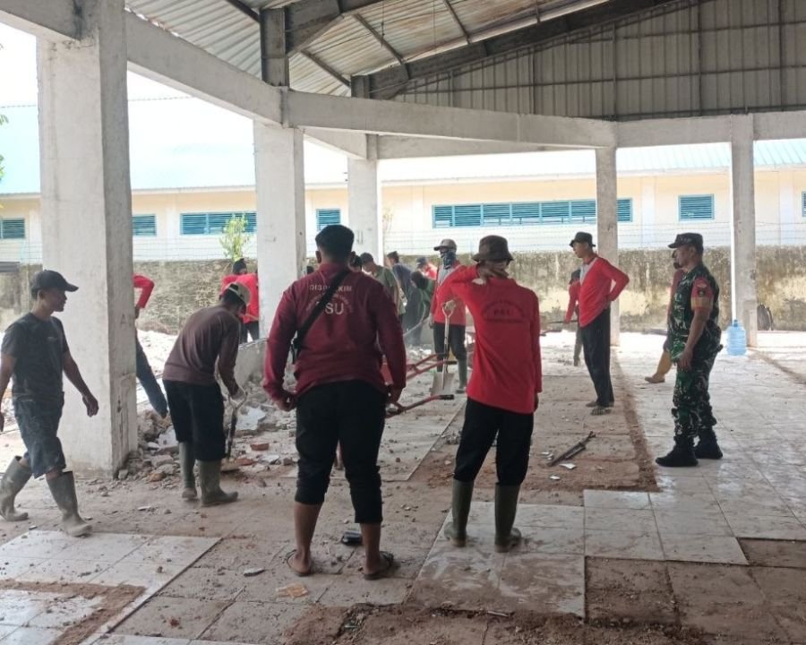 Babinsa Hadir di Tengah Pasar yang Berbenah, Renovasi Pasar Higienis Dipantau