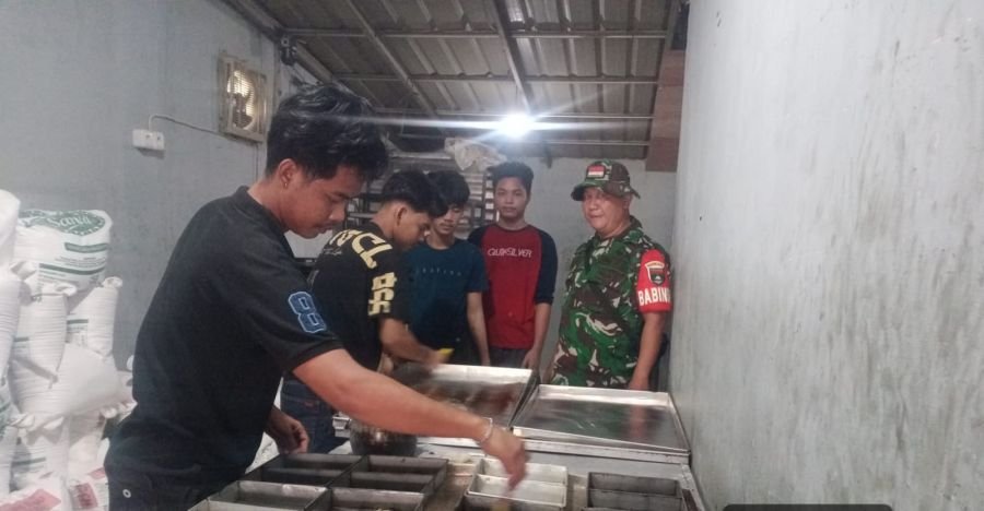 Babinsa Hadir Edukasi Pelaku Usaha Demi Lingkungan Sehat dan Nyaman