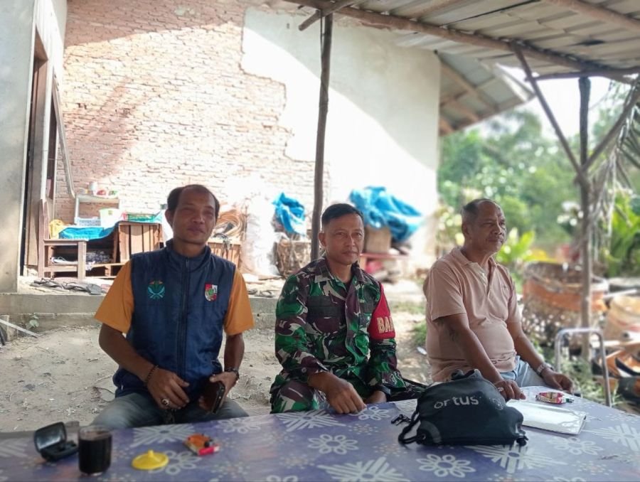 Babinsa Hadir Jaga Keamanan Transdepo, Aktivitas Warga di Bencah Lesung Berlangsung Kondusif