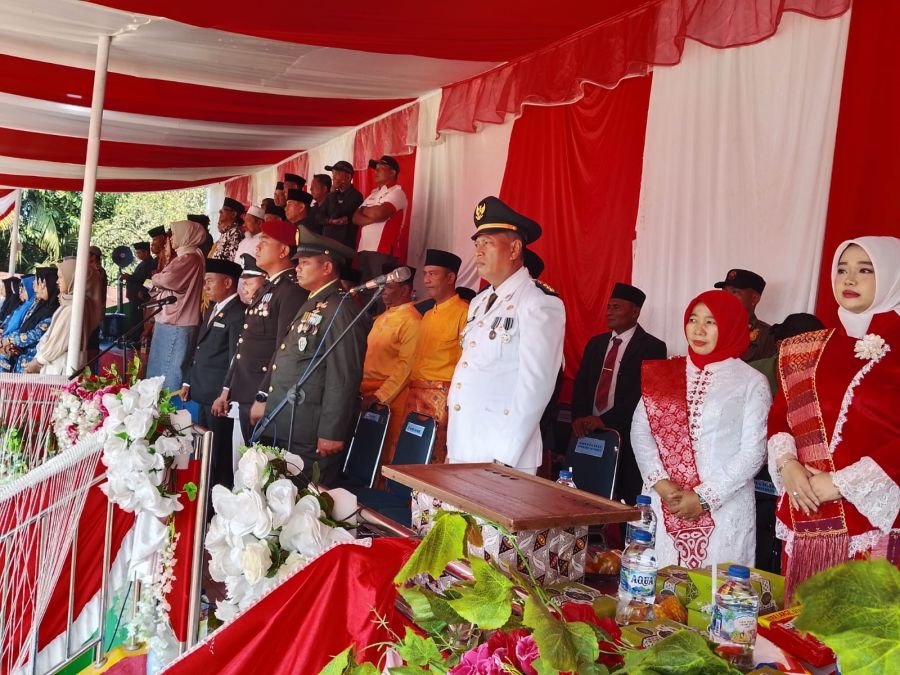 BABINSA HADIR MEWAKILI DANRAMIL 11/TBS PADA HARI PERINGATAN HUT RI KE-81 KECAMATAN TAMBUSAI UTARA.