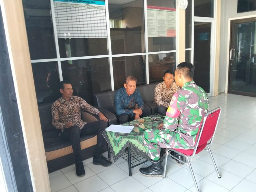 Babinsa Hadir sebagai Sahabat Pemerintah Desa, Perkuat Kebersamaan Lewat Komsos