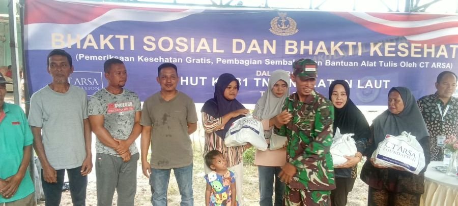 Babinsa Hadiri Bakti Sosial dan Bakti Kesehatan dalam Rangka HUT TNI AL ke-81.