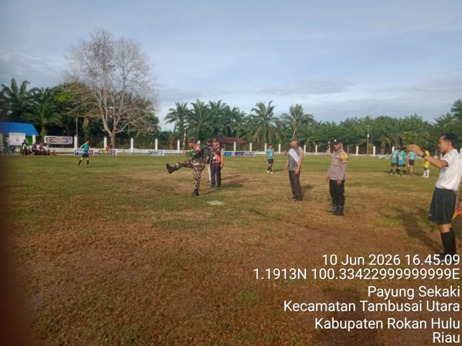 Babinsa Hadiri Pembukaan Turnamen Sepak Bola Payung Sekaki Cup I Tahun 2026