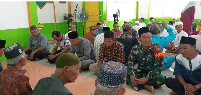 Babinsa Hadiri Peringatan Maulid Nabi di Desa Kampung Melayu