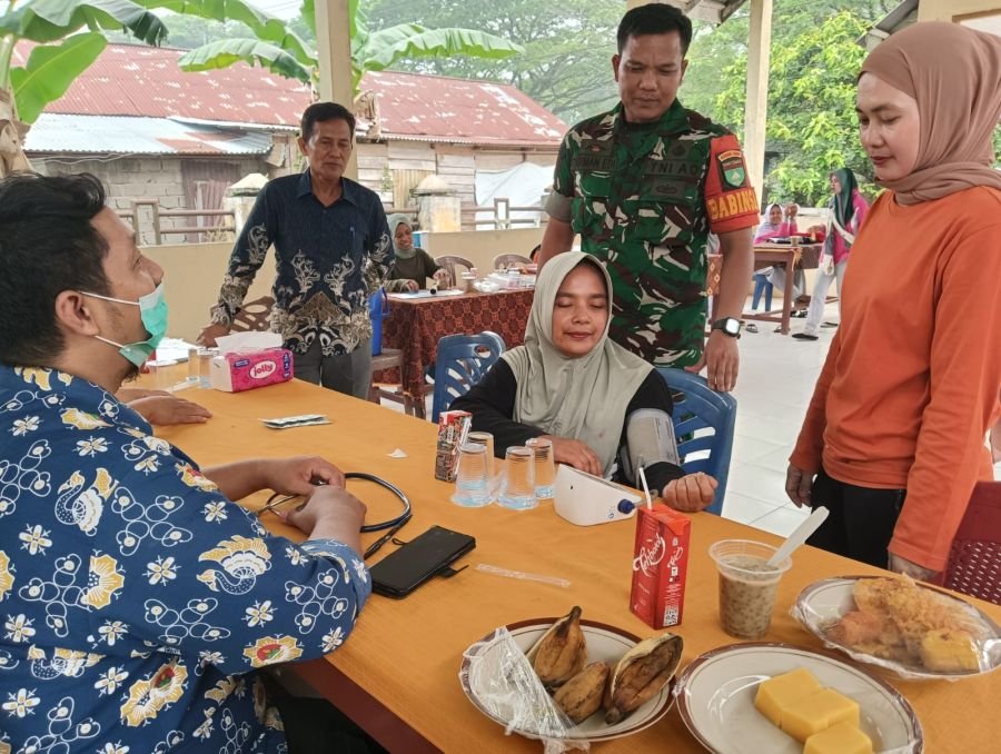 Babinsa Hadiri Posyandu  ILP, Dorong Kepedulian Kesehatan Warga Jalur Patah