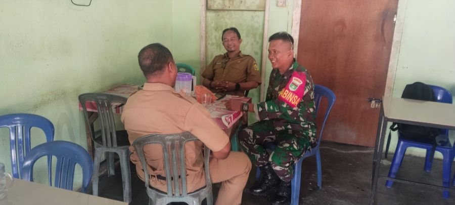 Babinsa Harjosari Perkuat Sinergi dengan Aparat Kelurahan Lewat Komsos