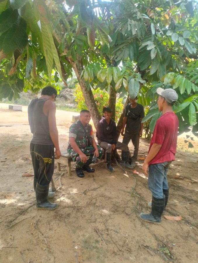 Babinsa Himbau Warga Desa Binaan Jauhi Judi Online dan Narkoba