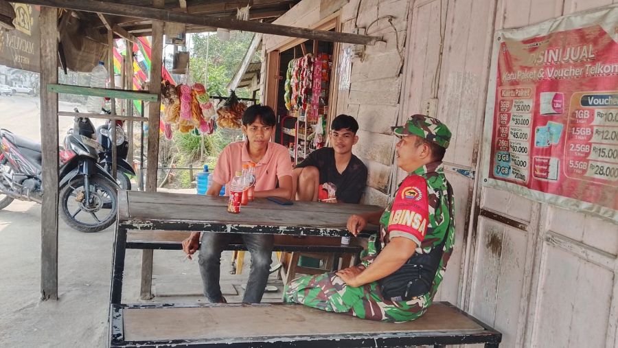 BABINSA INGATKAN PEMUDA MELALUI KOMSOS DI SELA SELA WAKTU SUPAYA TIDAK TERLIBAT NARKOBA