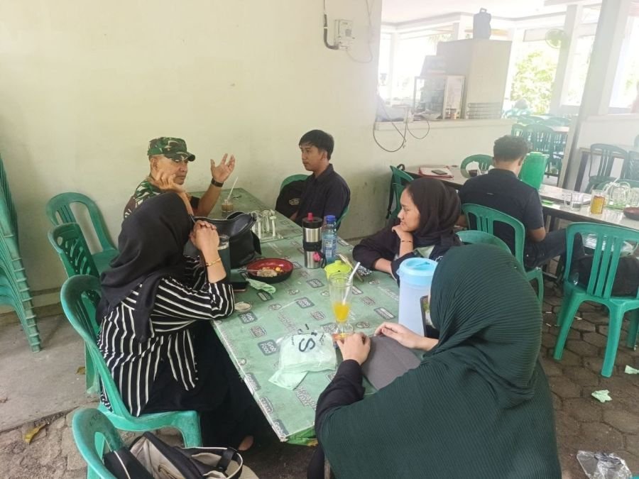 Babinsa Jalin Kedekatan dengan Mahasiswa UIR, Tanamkan Semangat Kebangsaan Sejak Bangku Kuliah