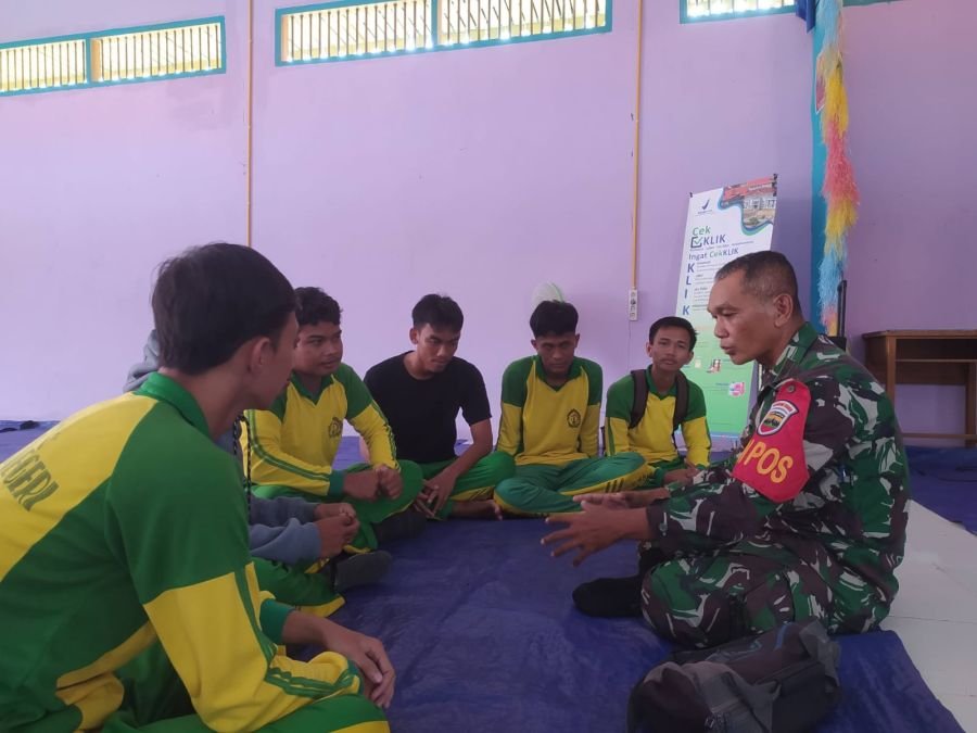 Babinsa Jemput Bola ke Sekolah, Puluhan Siswa SMA N Siak Kecil Siap Daftar Cata TNI AD 2026