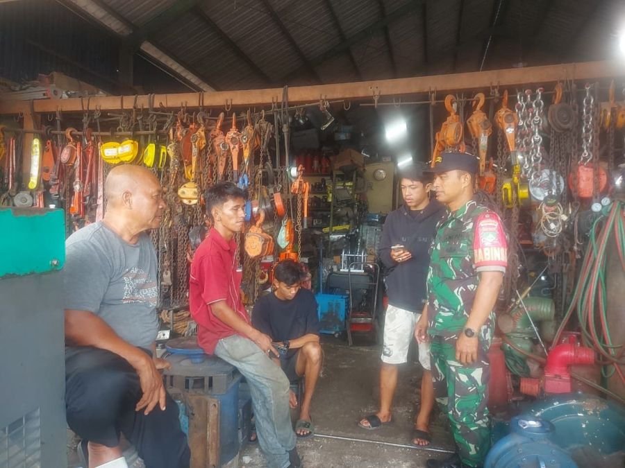 Babinsa Kampung Bandar Pererat Silaturahmi dengan Warga Melalui Komsos
