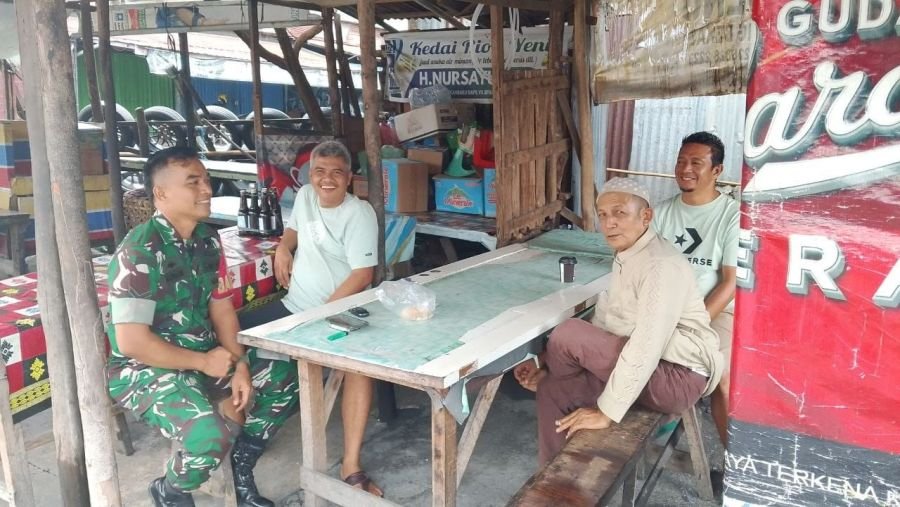 Babinsa Kampung Bandar Pererat Silaturahmi dengan Warga Lewat Komsos