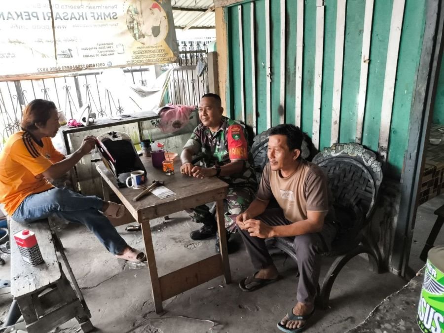 Babinsa Kampung Baru Hadir di Tengah Warga, Perkuat Komunikasi dan Kepedulian Lingkungan