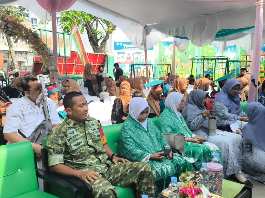 Babinsa Kampung Baru Hadiri Wisuda Iqra Tahfidz dan Pentas Seni Siswa TK IT Raudhatul Jannah