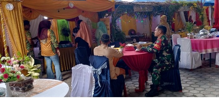 Babinsa Kampung Hilir Monitoring Penilaian Lomba Stan Tingkat Desa