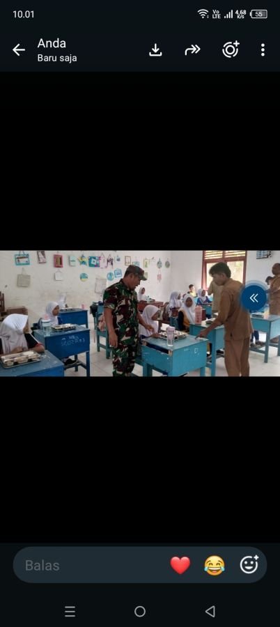 Babinsa Kampung Hilir Pantau Pembagian MBG di SMP Negeri 14 Bintan