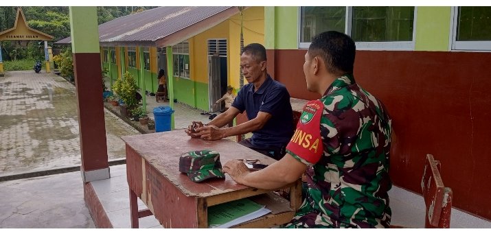 Babinsa Kampung Hilir Tekankan Pentingnya Disiplin Siswa di SD 05
