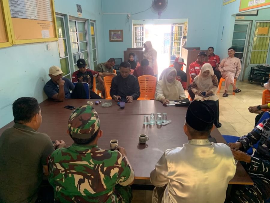 Babinsa Kampung Melayu Jalin Silaturahmi Bersama Warga
