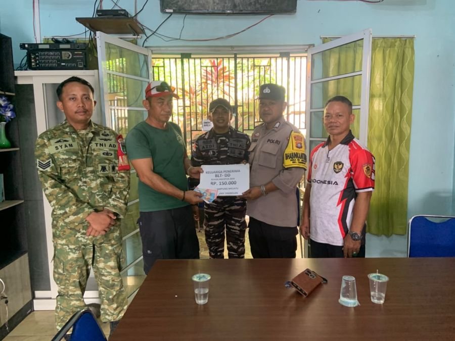 Babinsa Kampung Melayu Monitoring Penyaluran BLT-DD Bulan Agustus
