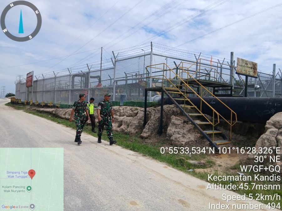 Babinsa Kandis Perkuat Pengawasan Jalur Pipa PHR Lewat Patroli Binter