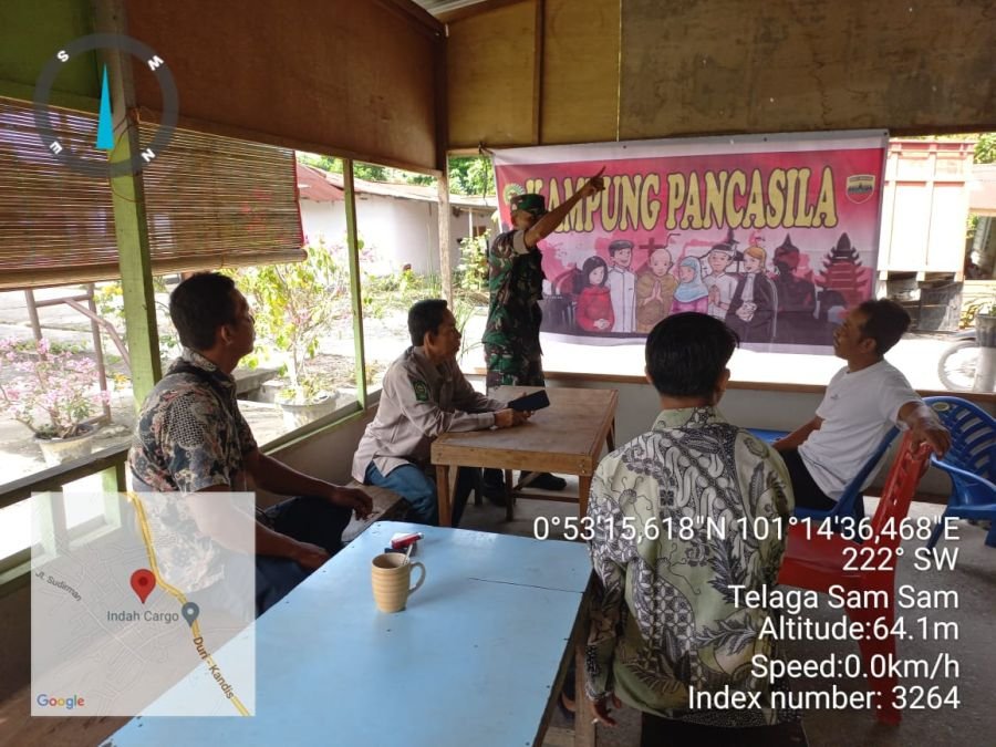 Babinsa Kandis Sosialisasikan Nilai Pancasila kepada Warga Telaga Sam Sam