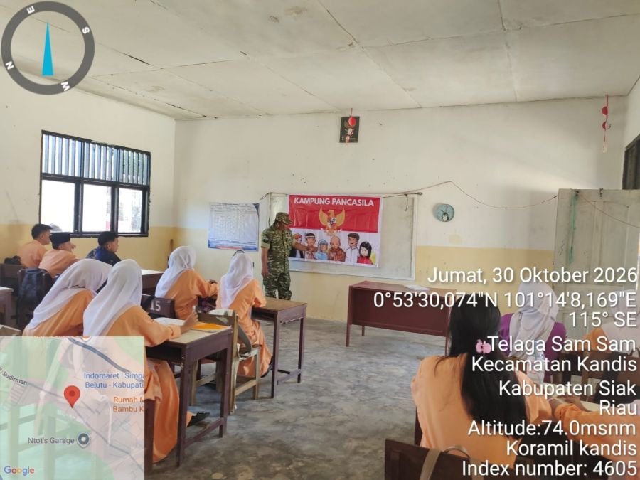 Babinsa Kandis Tanamkan Nilai Pancasila kepada Siswa SMP Negeri 1 Kandis