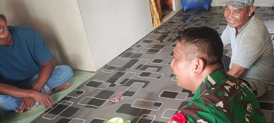 Babinsa Kateman Perkuat Komduk, Warga Diajak Jaga Kekompakan