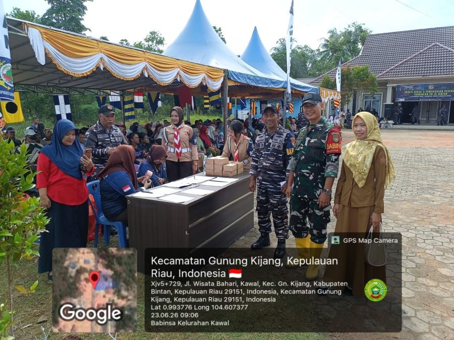 BABINSA KAWAL HADIRI BAKTI SOSIAL DAN PEMERIKSAAN KESEHATAN TNI AL SERTA PENYERAHAN SEMBAKO.