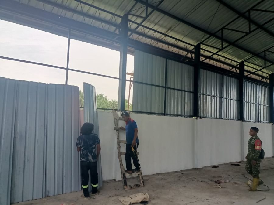 Babinsa Kawal Progres Pembangunan Kopdes Merah Putih Desa Melai, Pemasangan Dinding Terus Berjalan