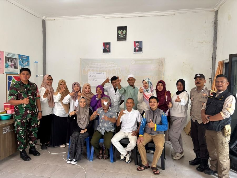 Babinsa Kel. Bukit Cermin Ramil 01/Kota Sim 0315/TPI monitor pemilihan ketua RT di Wilayah Binaan.