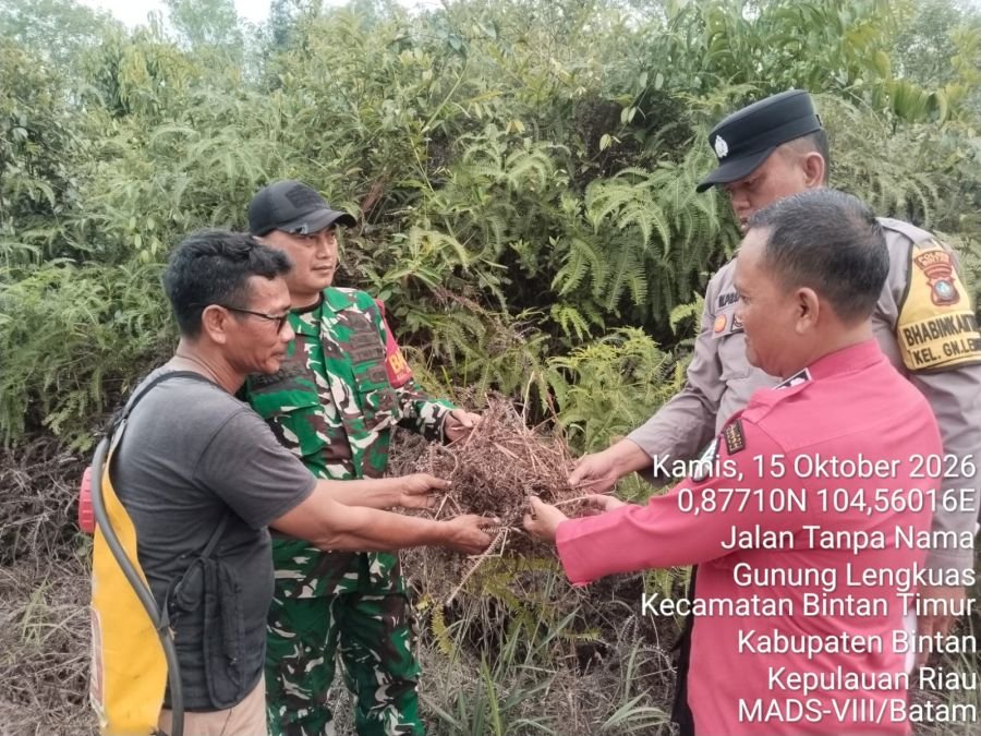 Babinsa Gunung Lengkuas dan Manggala Agni Perketat Patroli Cegah Karhutla