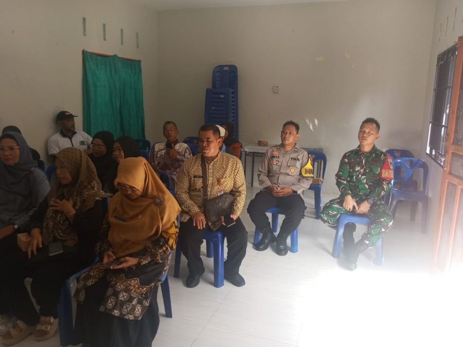 Babinsa kel Kampung Bugis menghadiri rapat pembentukan kelompok masyarakat tahun 2026