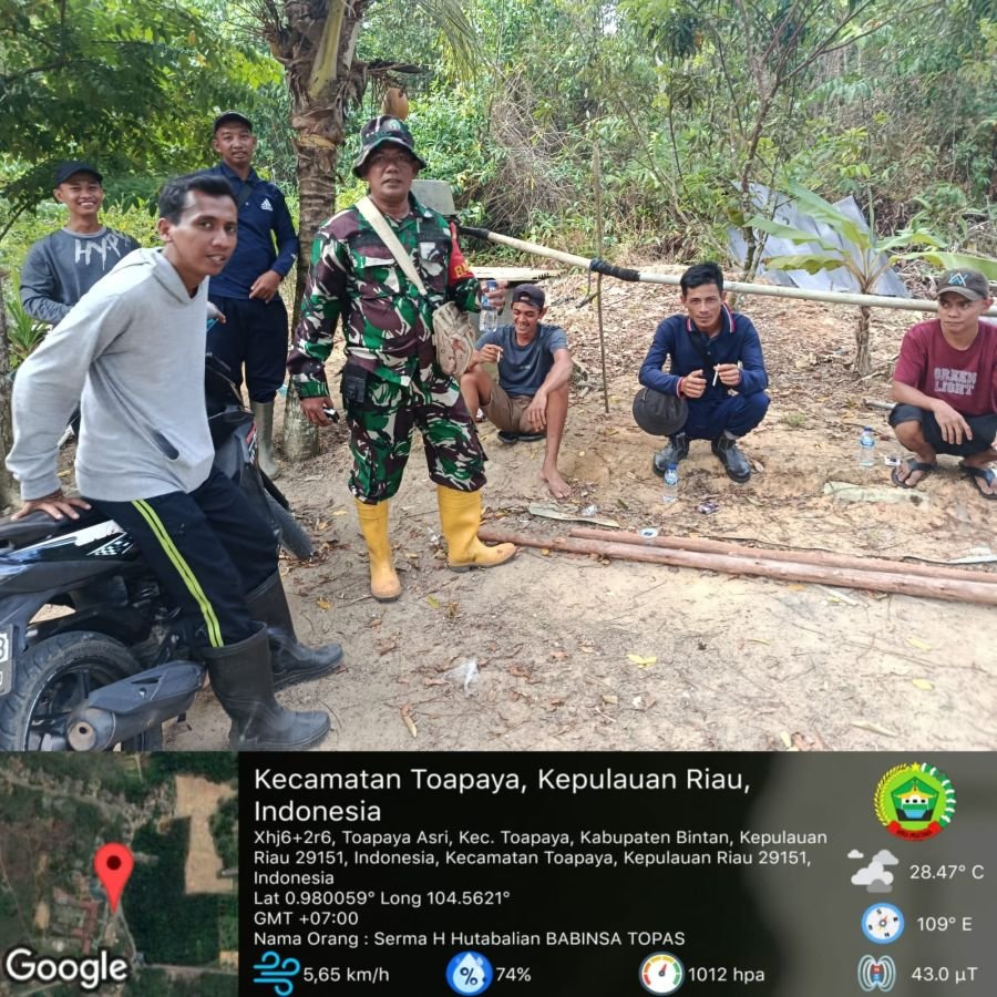 Babinsa Kel. Toapaya Asri himbauan keselamatan berlalu lintas kepada warga pengguna jalan raya.