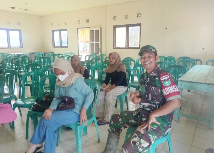 Babinsa Kelanga Perkuat Sinergi dengan PKK Lewat Komsos