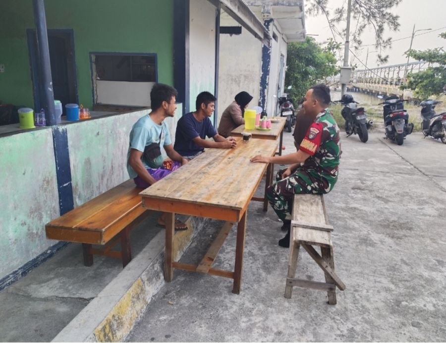 Babinsa Kelurahan Batu Hitam Aktif Jalin Komsos, Perkuat Sinergi dengan Warga Binaan