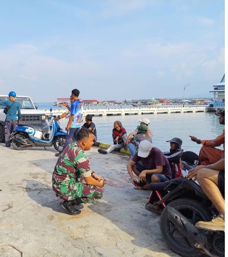 Babinsa Kelurahan Batu Hitam Imbau Pekerja Utamakan Keselamatan Saat Bekerja