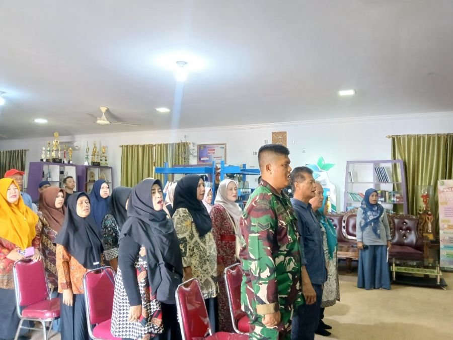Babinsa Kelurahan bukit cermin mnghadiri rapat musyawarah masyarakat tingkat kelurahan ( MMK)