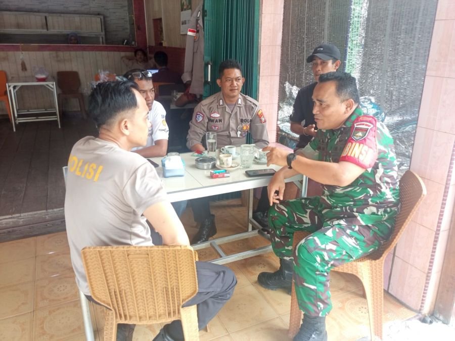 Babinsa Kelurahan Daik Bersama Bhabinkamtibmas dan RT/RW Imbau Warga Waspada Banjir Akibat Curah Huj