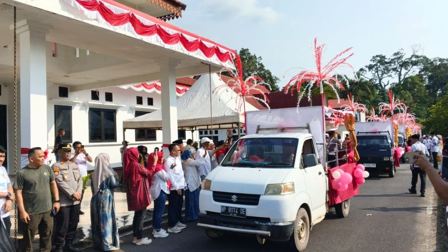 Babinsa Kelurahan Daik Hadiri Pelepasan Pawai Pembangunan HUT RI ke-81 di Lingga